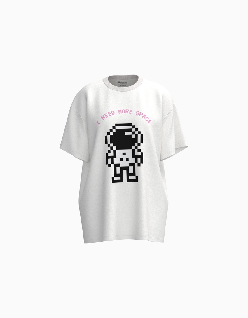 Camiseta oversized da moda com mangas curtas e estampa.