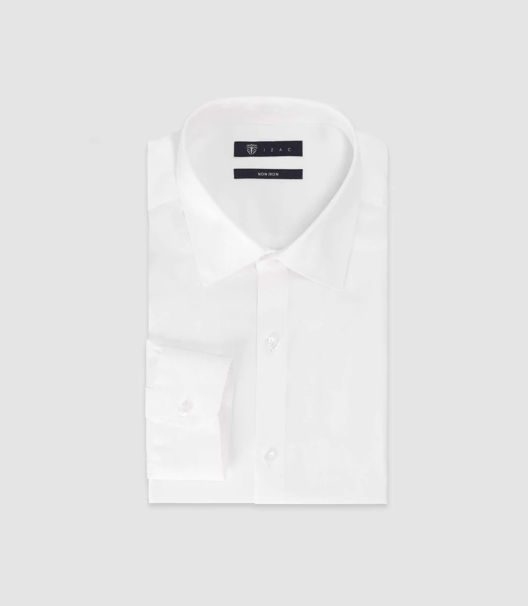 Chemise infroissable avec broderie blanche