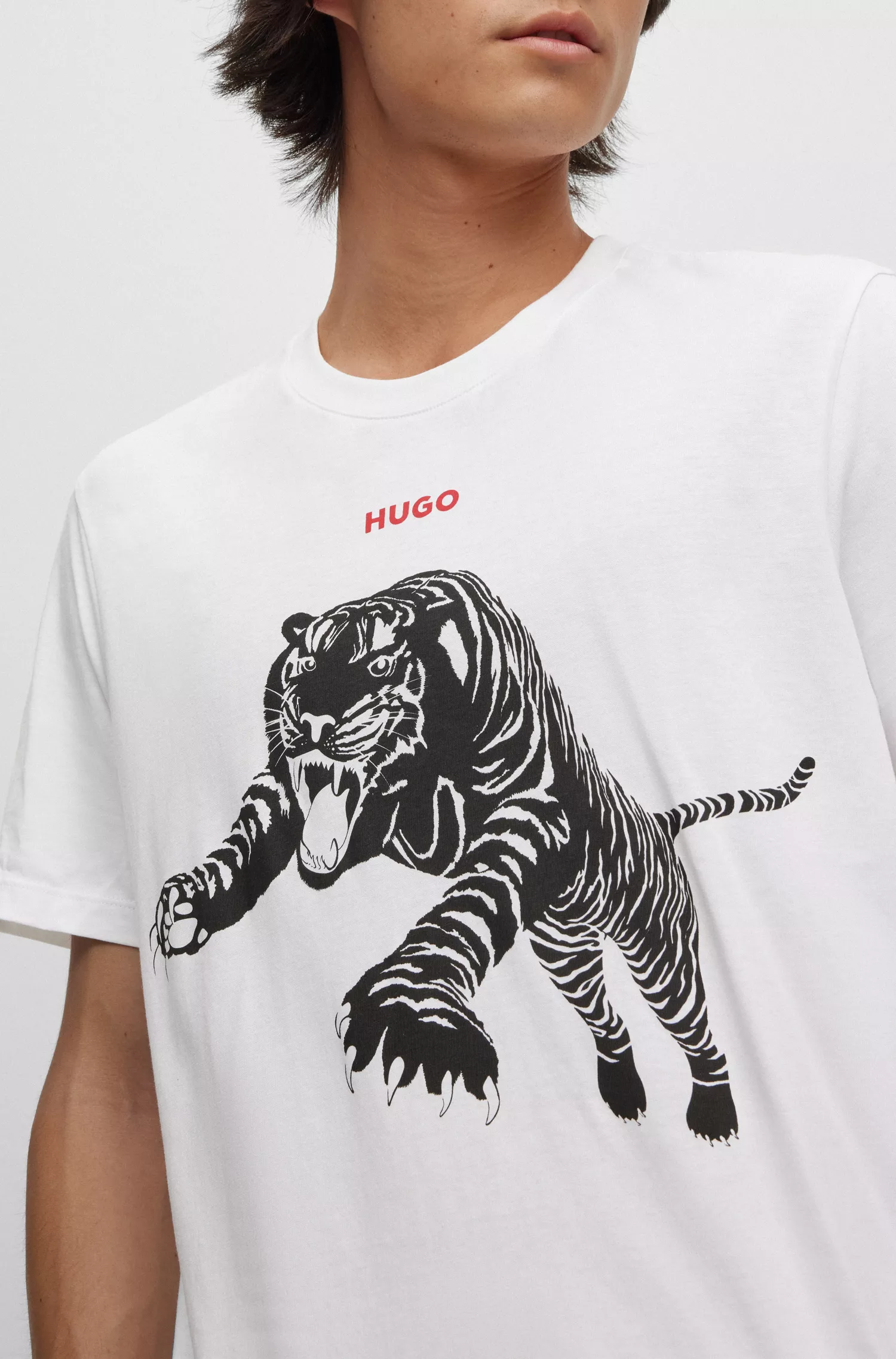 Camiseta HUGO vermelha em malha de algodão com estampa e logotipo.