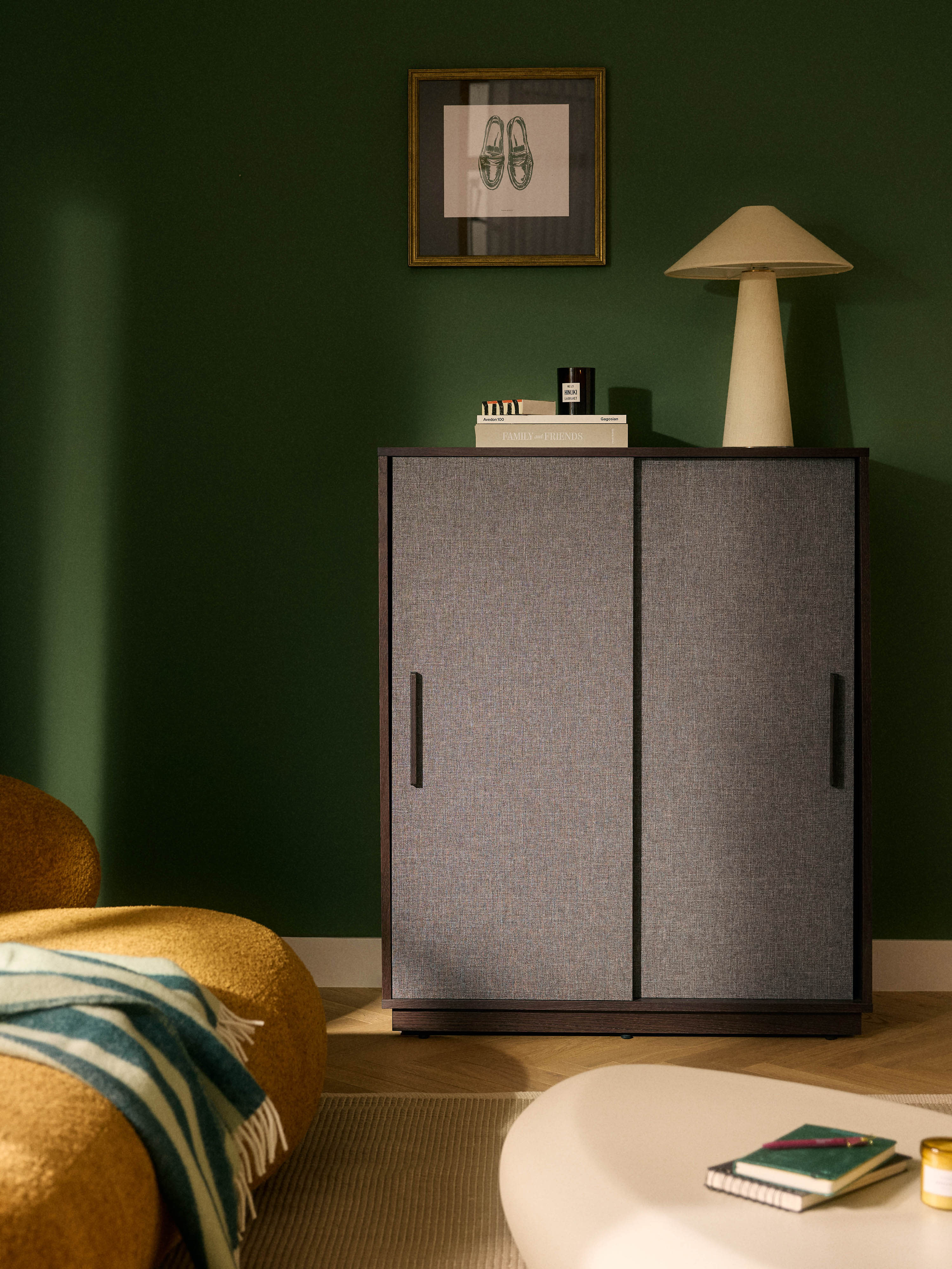 Houten dressoir Wisp met gestoffeerde voorkant