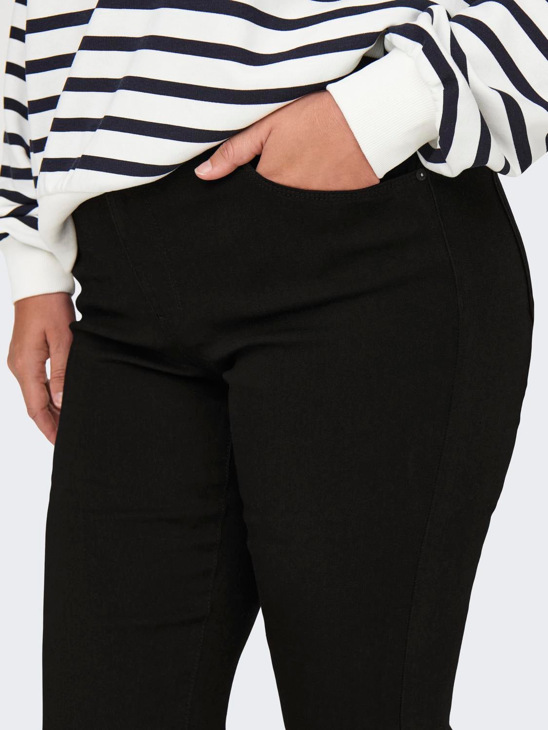 CARHELLA Mittlere Taille Retro-Fit, ausgestellt Jeans Black