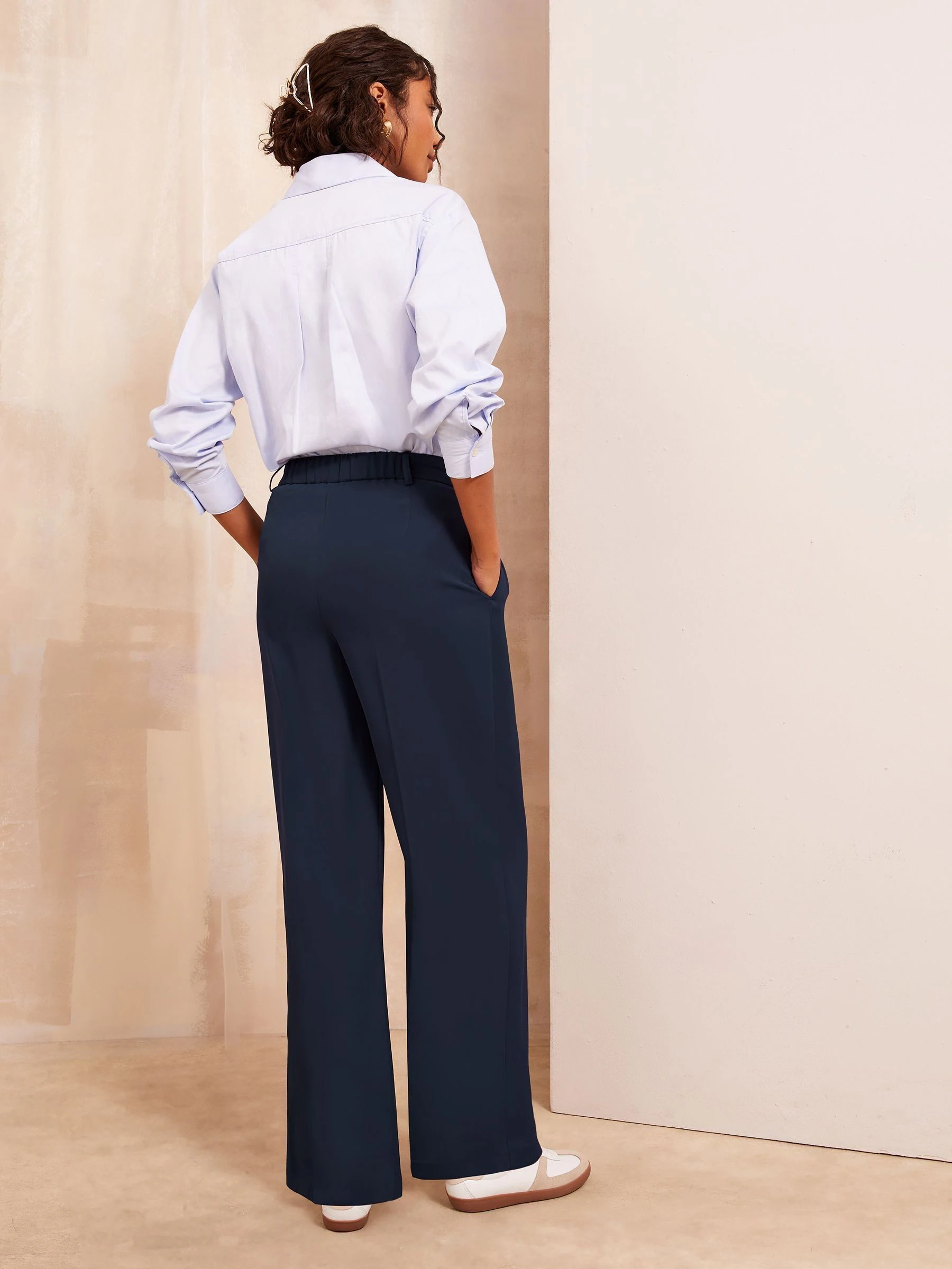 Donkerblauw - Friends Like These Premium broek met wijde pijpen en elastiek aan de achterkant