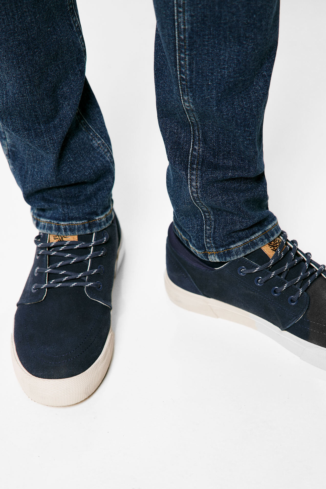 calça jeans skinny de lavagem escura