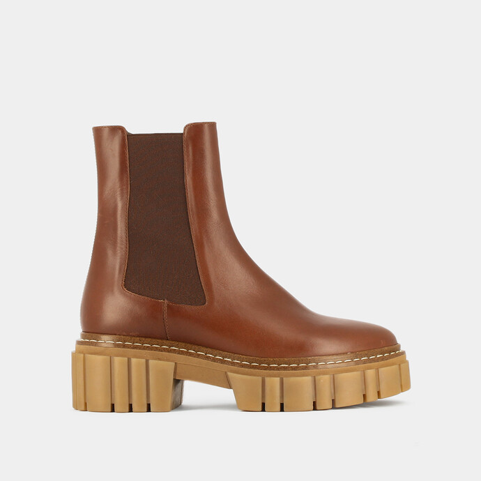 Boots à semelles crantées et élastiques  en cuir gras cognac