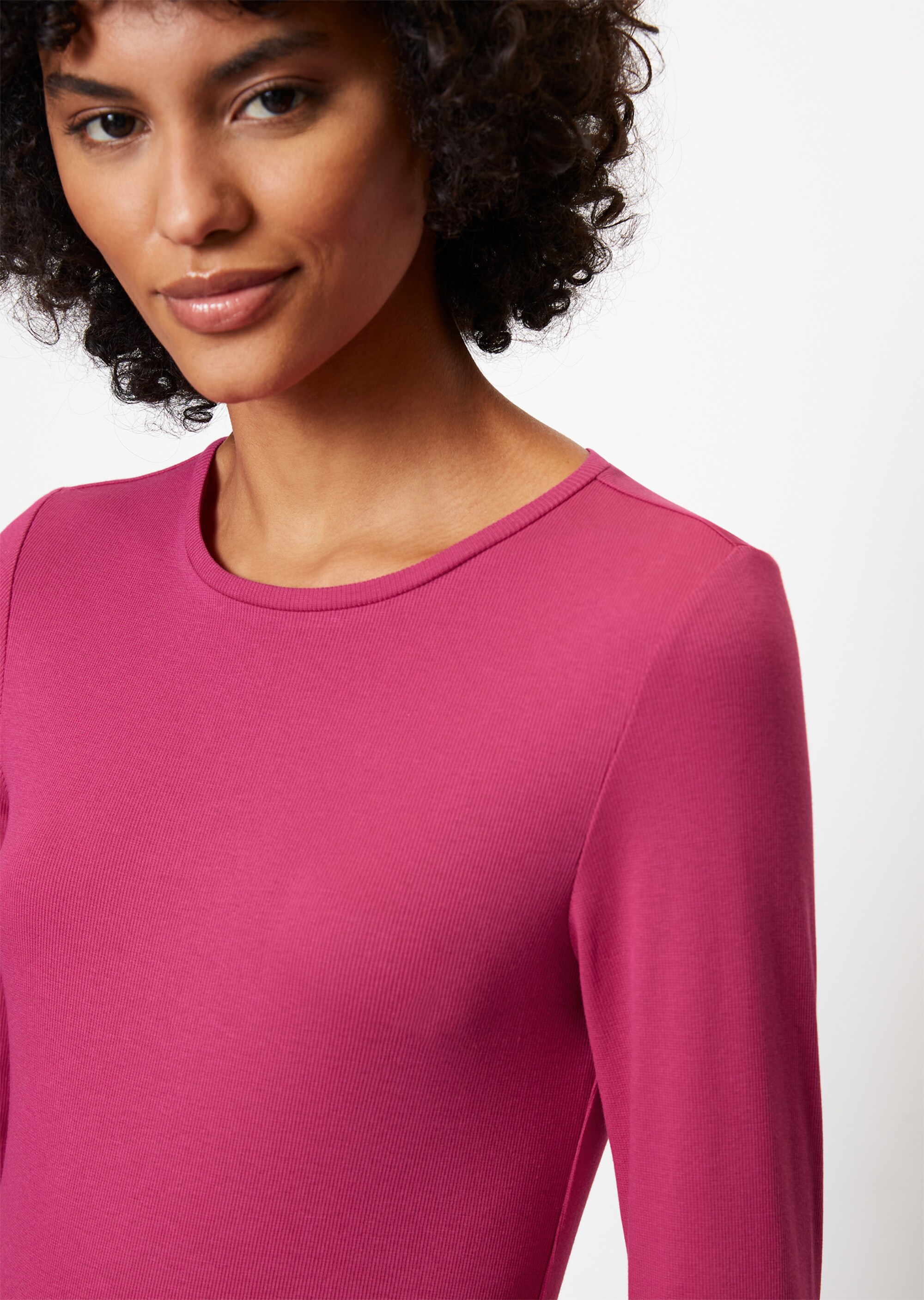 Rundhals-Longsleeve slim aus softem Feinripp-Jersey