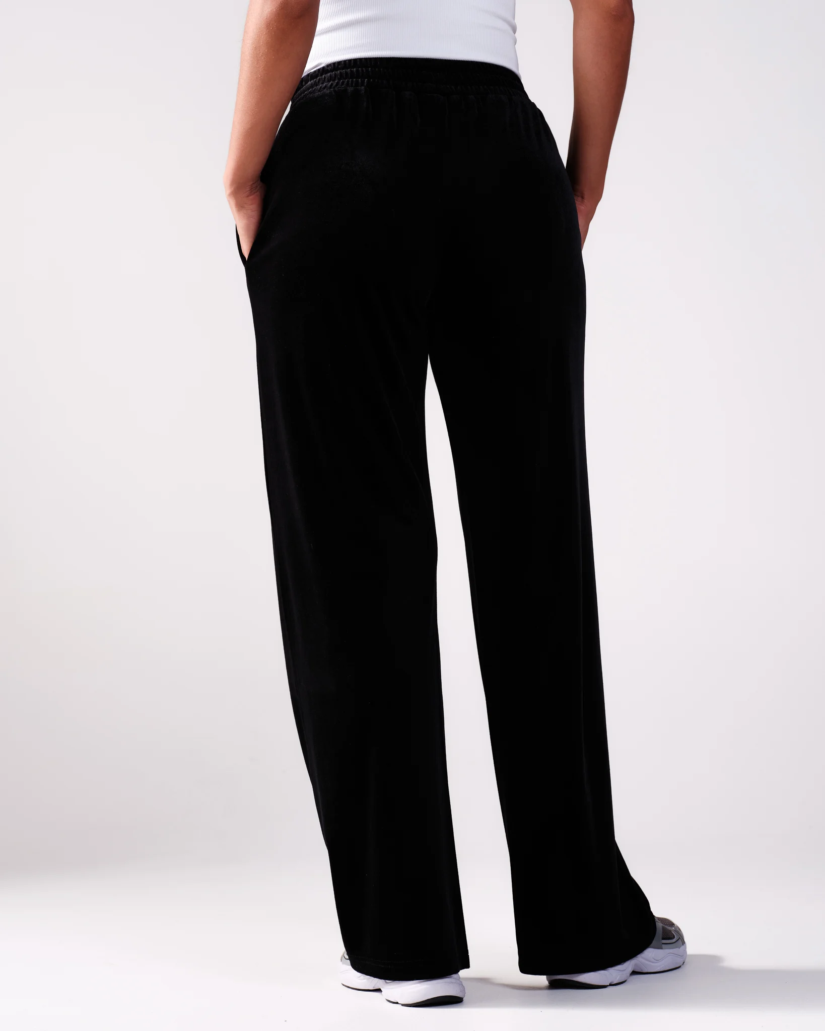 LEVITY Velour Straight Pant Black