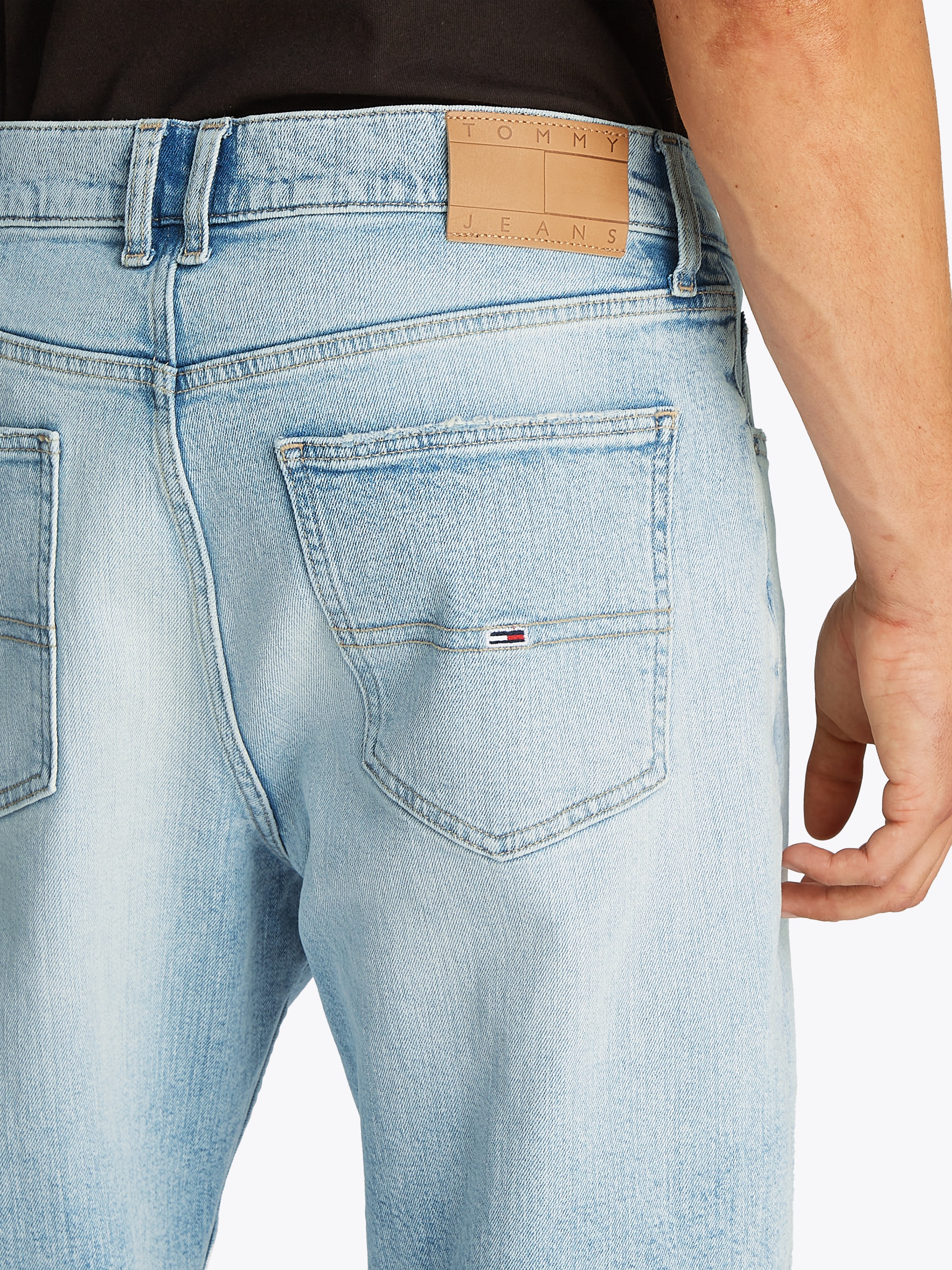 Tommy Jeans Gerade Jeans »Isaac Relaxed Tapered« Relaxed‑Fit‑Jeans mit konisch zulaufendem Bein