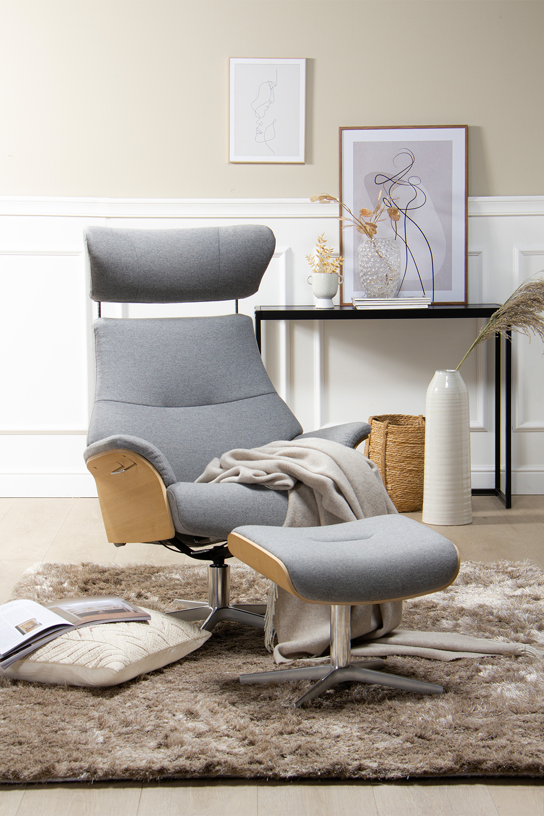 Air krakk Tekstil Sheford 1383-72 light grey. Aluminium x-høy understell og ubehandlet eik sider
