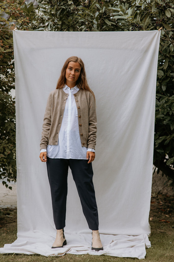 Tepi W, Kashmir Cardigan - Linseed Mel.