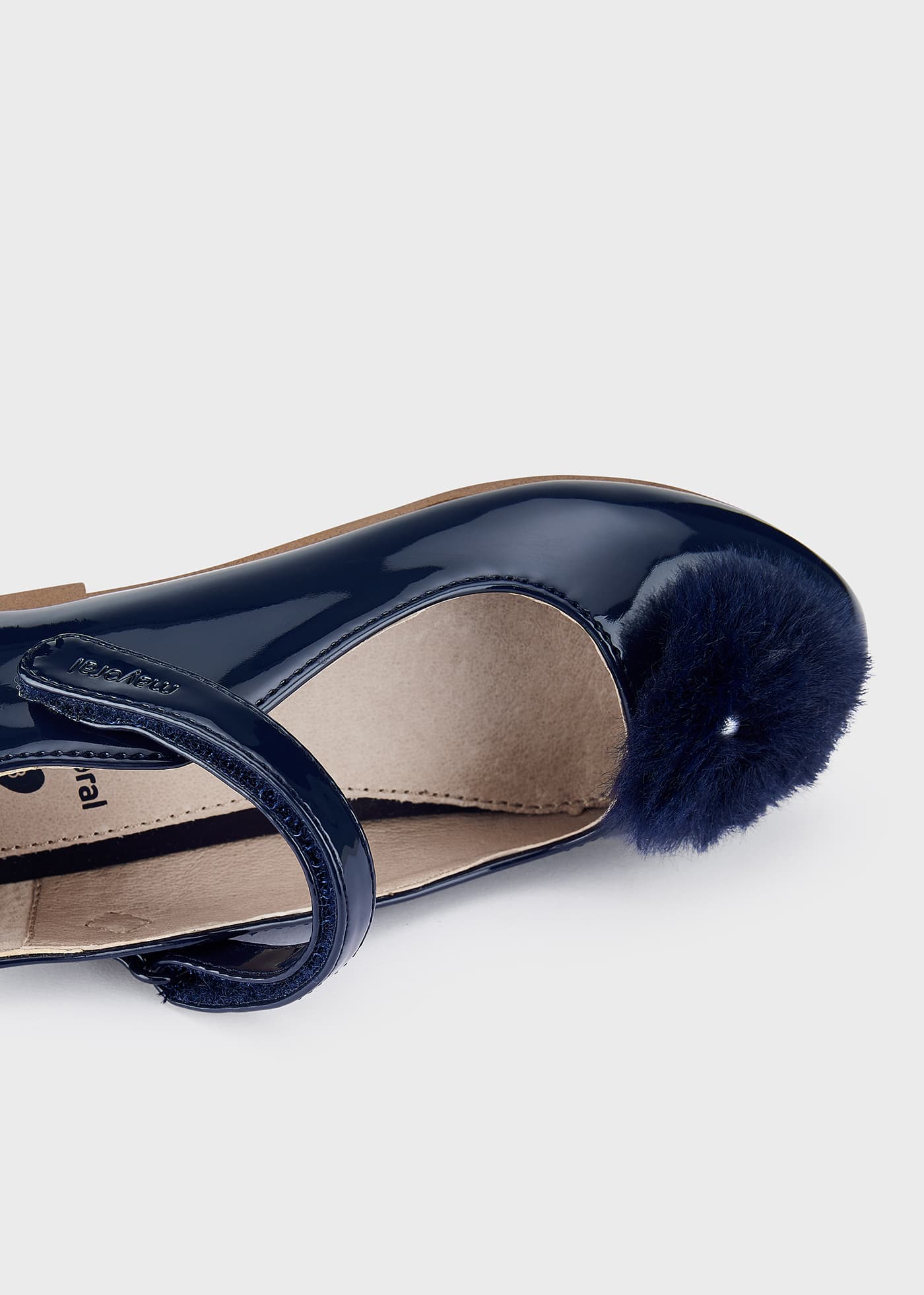 Sapato estilo Mary Jane com palmilha de pompom, em couro sustentável, para meninas.