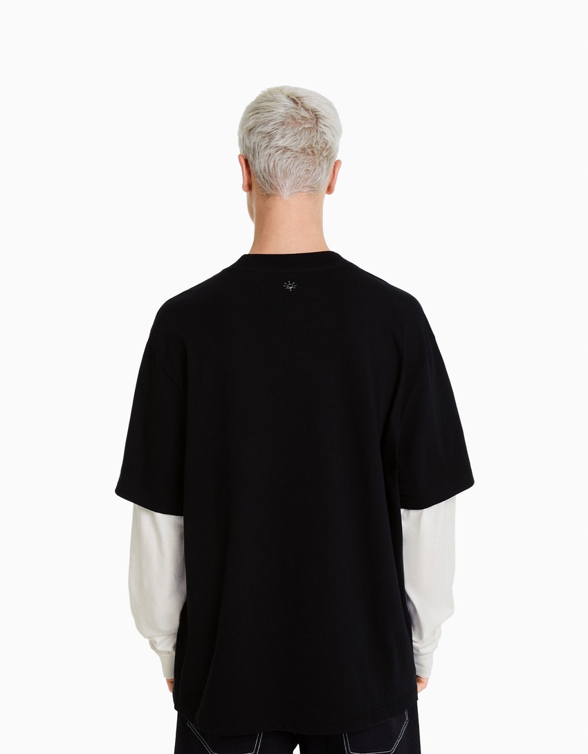 Camiseta de manga comprida BERSHKA com participação de BIZARRAP