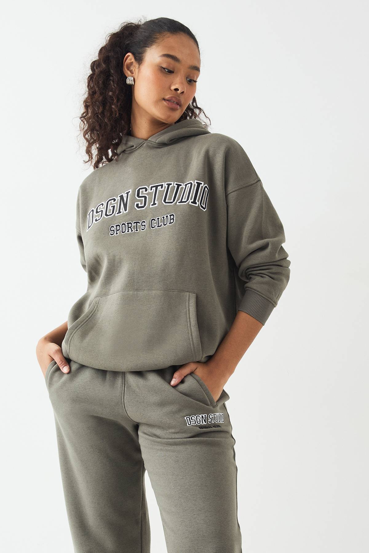 Sweat à Casynthétiqueche Surdimensionné DSGN Studio avec Appliqué