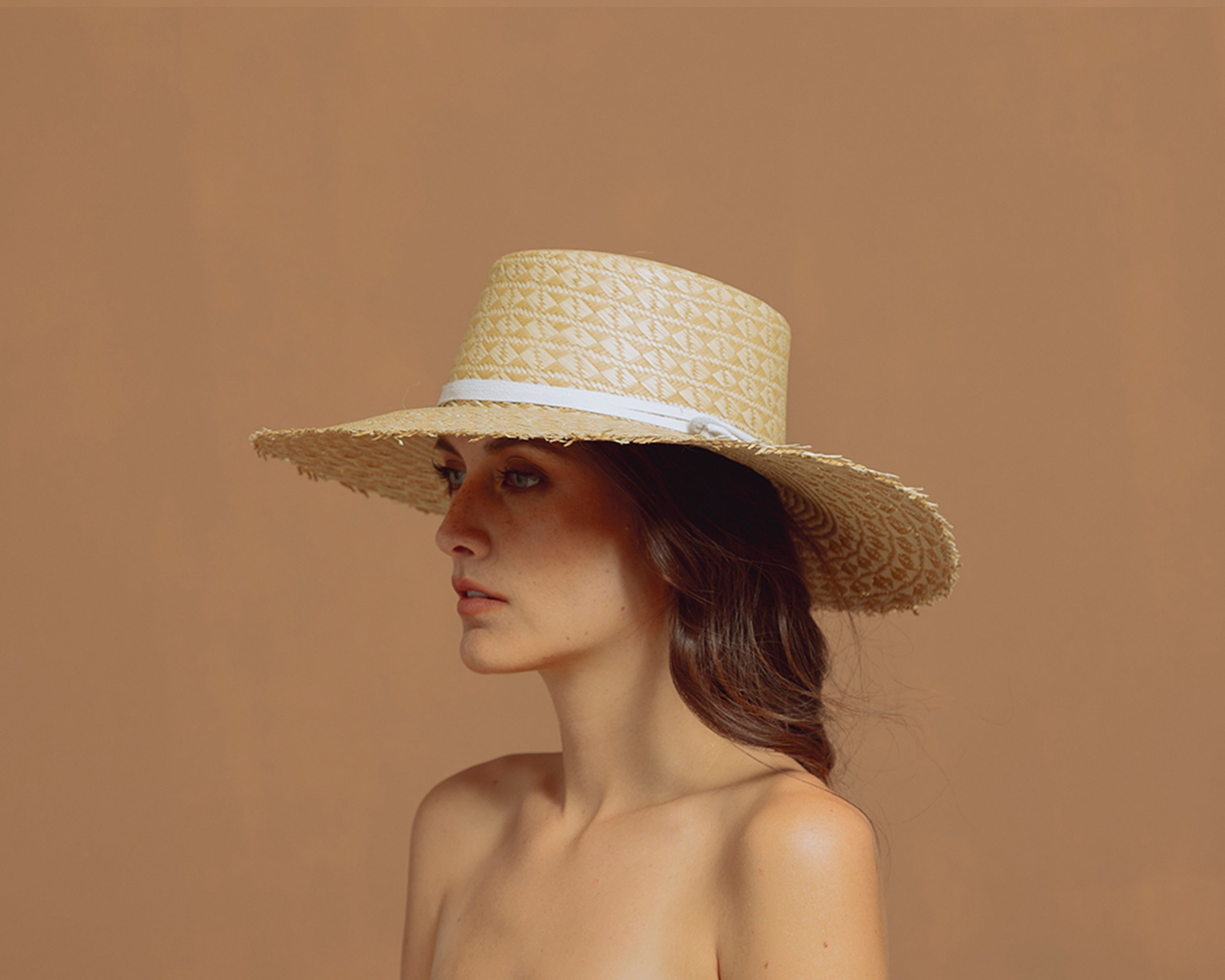 Chapeau à bords longs en cuir cordovan effiloché « Mariposa » - ARTICLE RTS