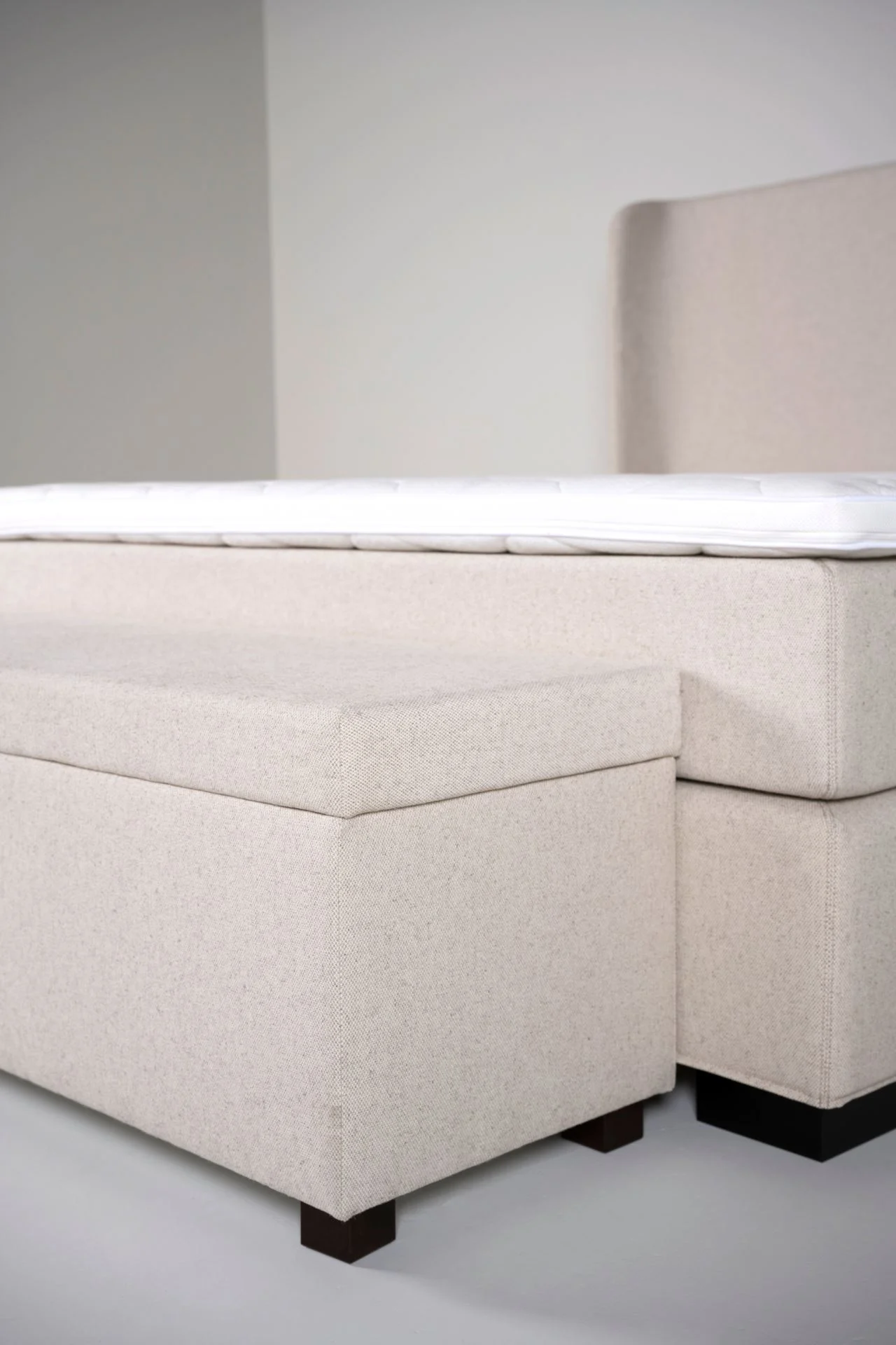 Sengebenk multi svart - 145x46x47 cm