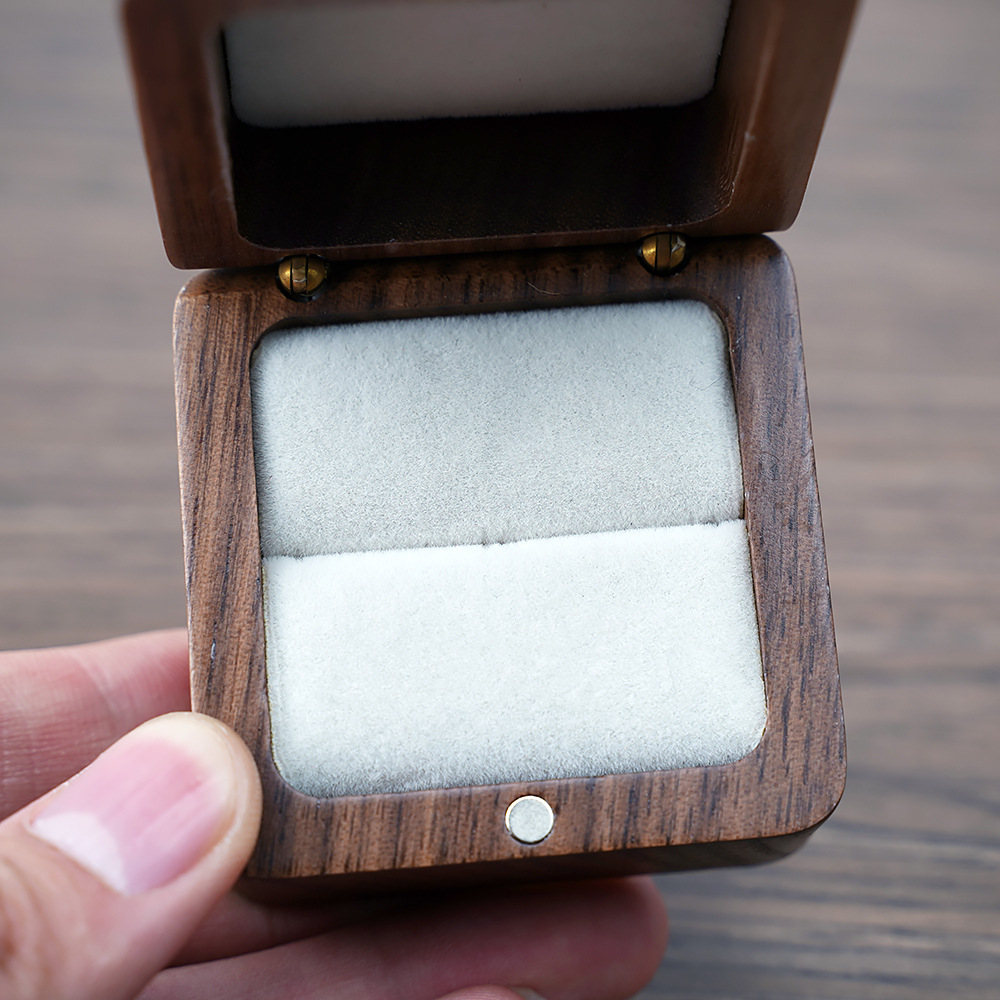 (55x55x40mm) Quadrat Ringschatulle Holz Schmuck Organizer Box für 1 Ring - Braun / Weiss