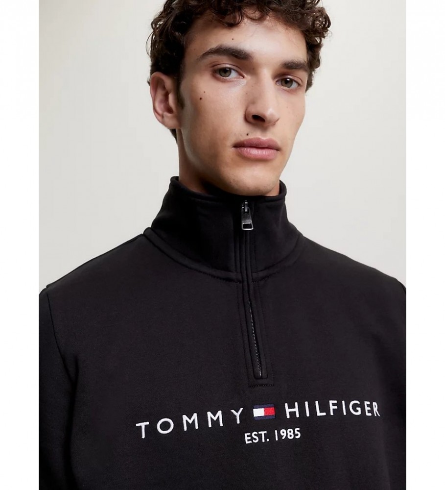 Moletom Tommy Hilfiger com zíper até o peito e logo, preto