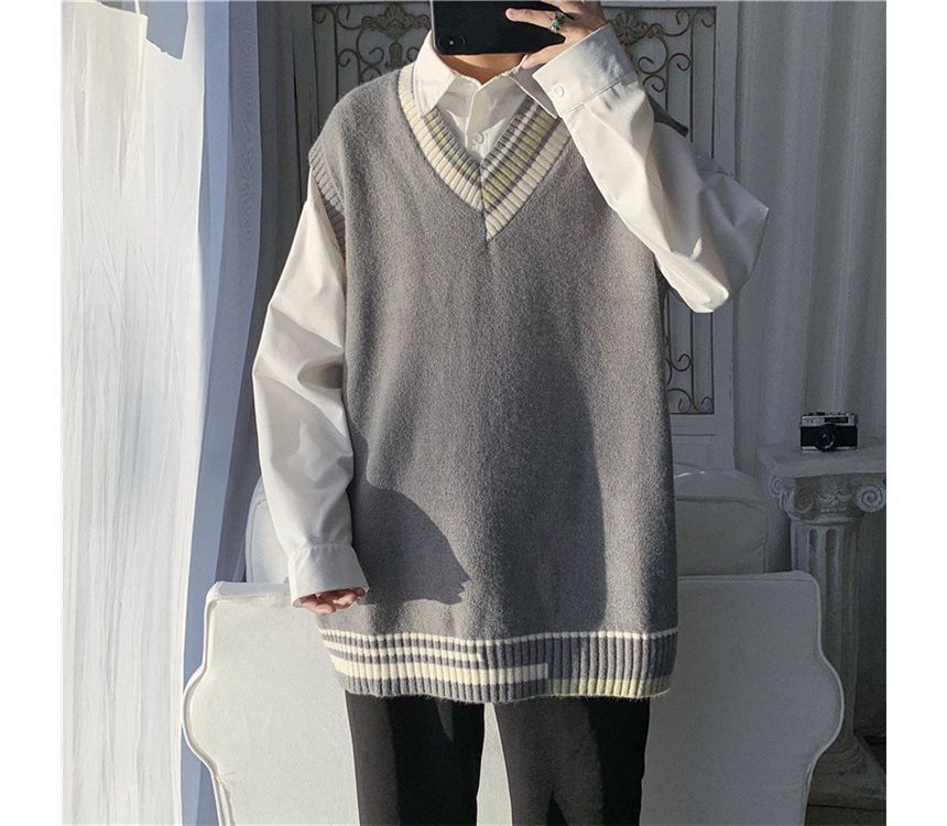 Acrius - Sweatervest met contrasterende rand en V-hals