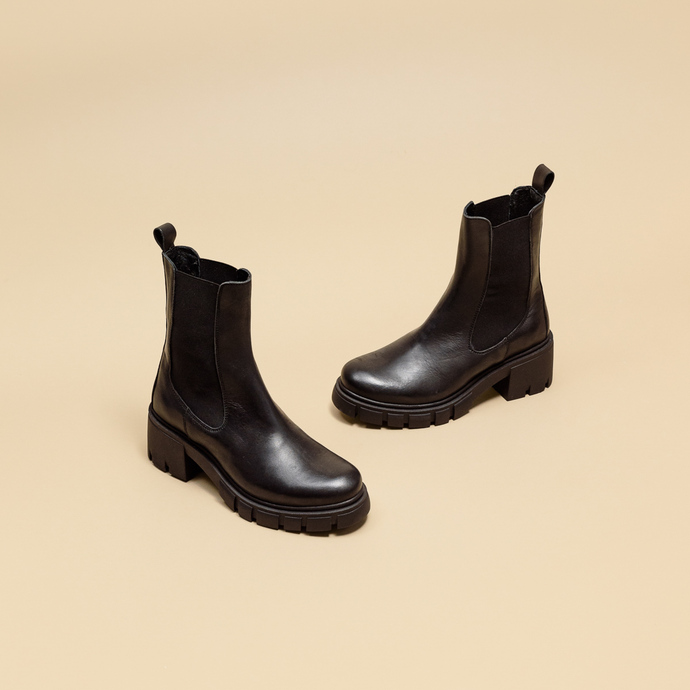 Bottines à talons et semelles crantées  en cuir noir
