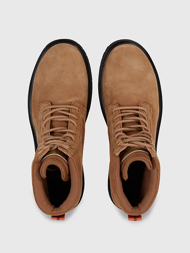 botas de camurça até o tornozelo