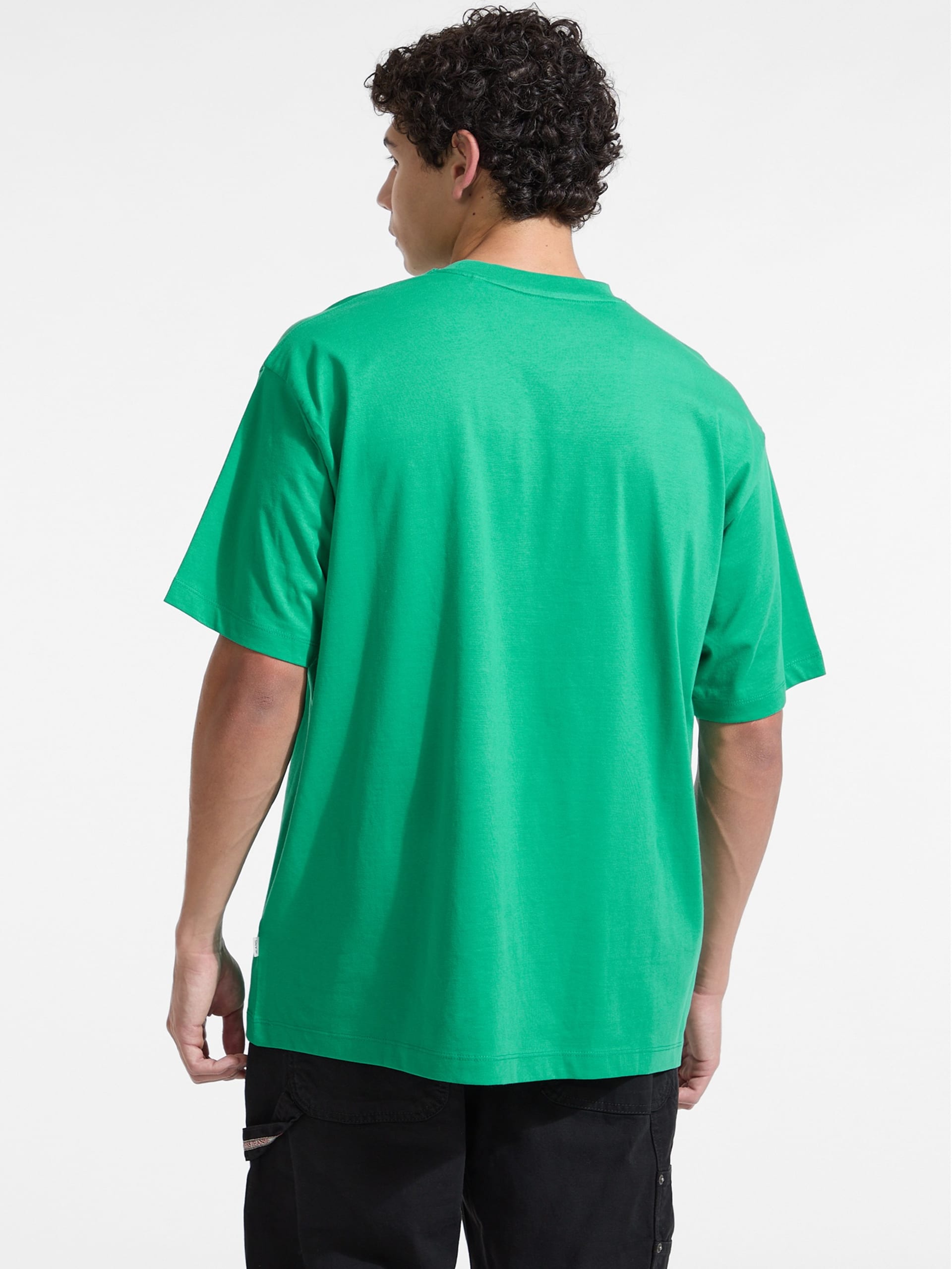 Camiseta oversized com logo bordado