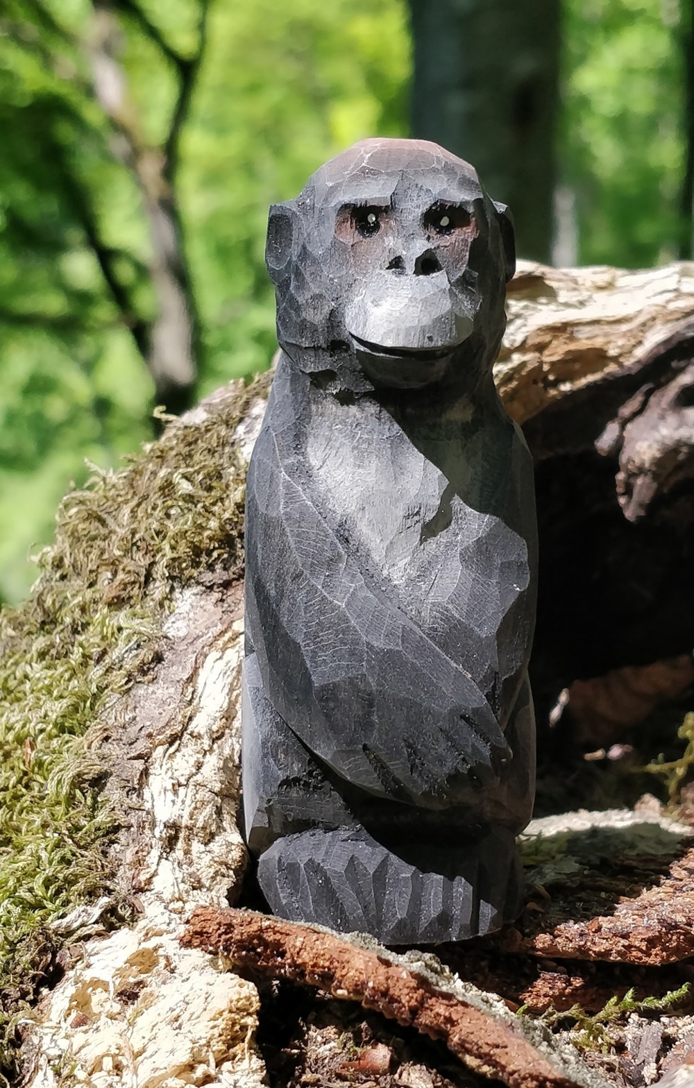 Figurine gorille en bois
