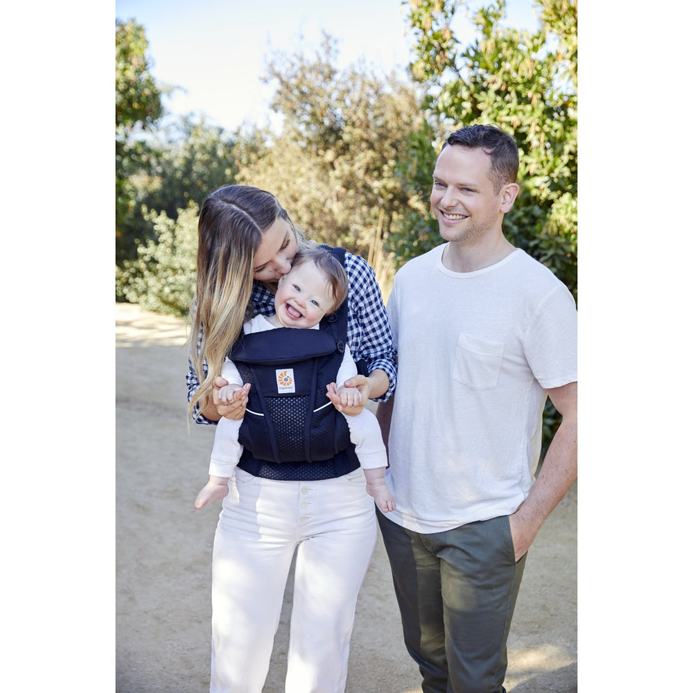 Køb Ergobaby Midnight Blue Omni Breeze