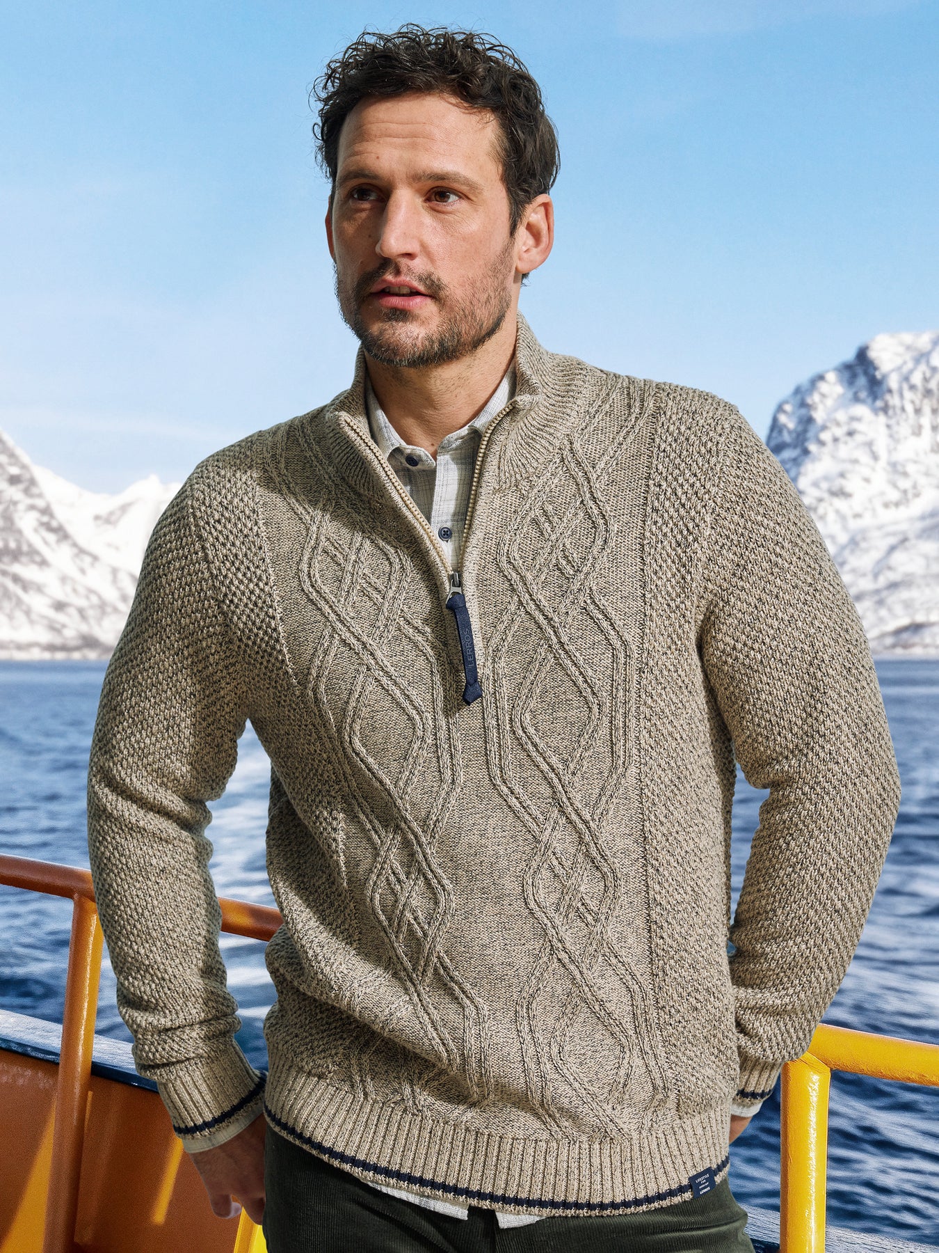 Strickpullover mit Zopfmuster und Troyerkragen