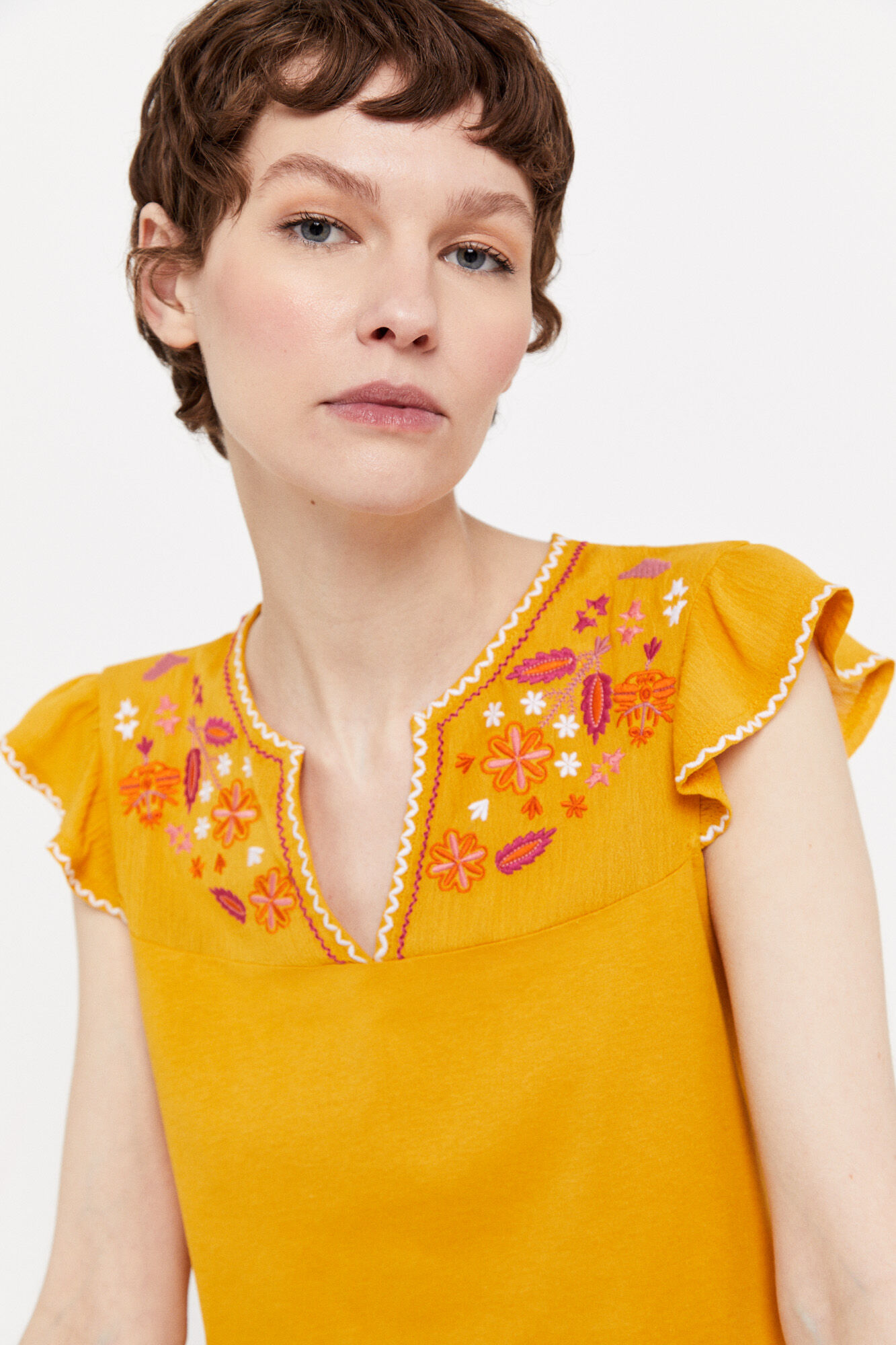 Top combinado com bordado floral - Dourado