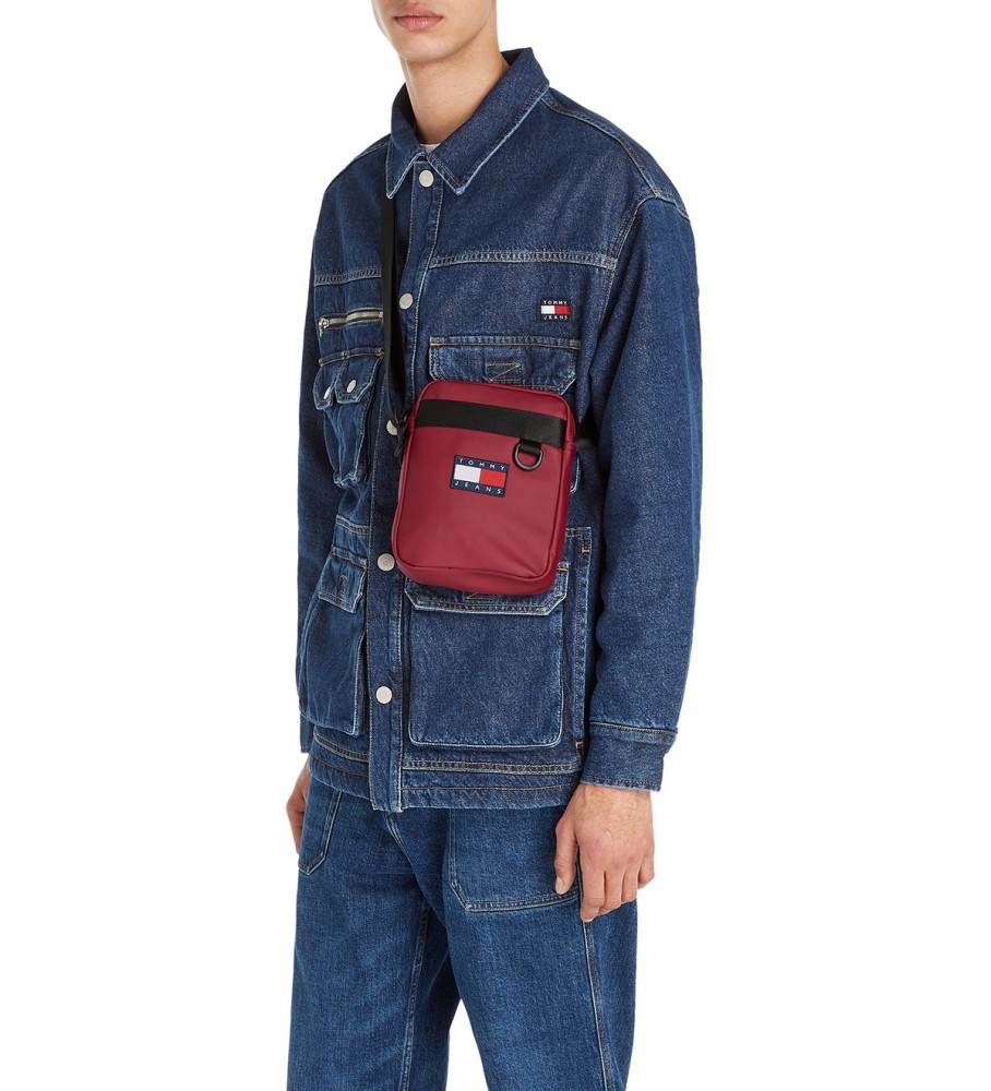 Bolsa de ombro Tommy Jeans Elev Reporter, cor bordô