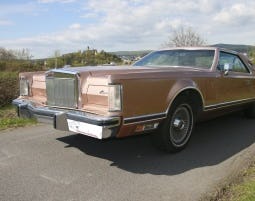 Oldtimer fahren Lincoln Continental