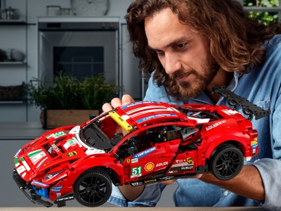 LEGO Ferrari 488 GTE “AF Corse #51” (42125)