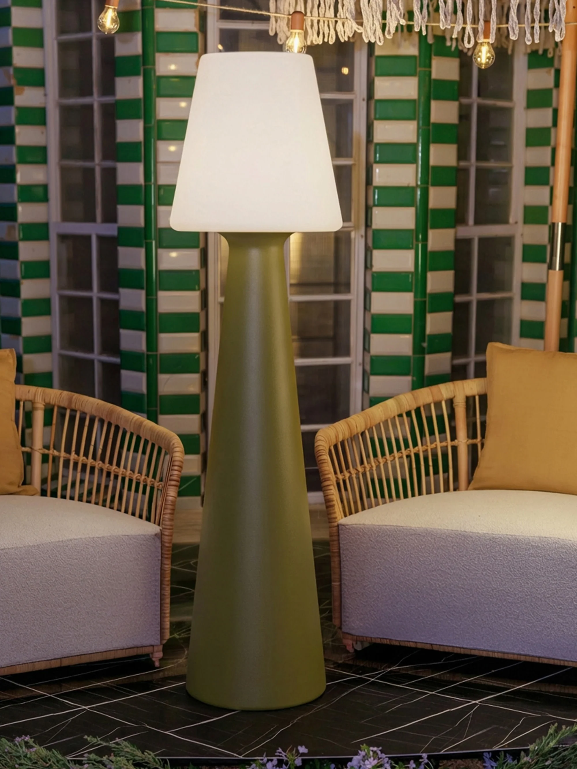 Grote dimbare LED vloerlamp Lola