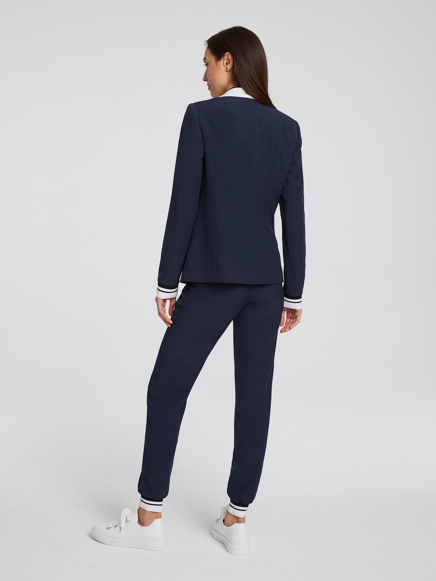 Tailleur pantalon look décontracté moderne