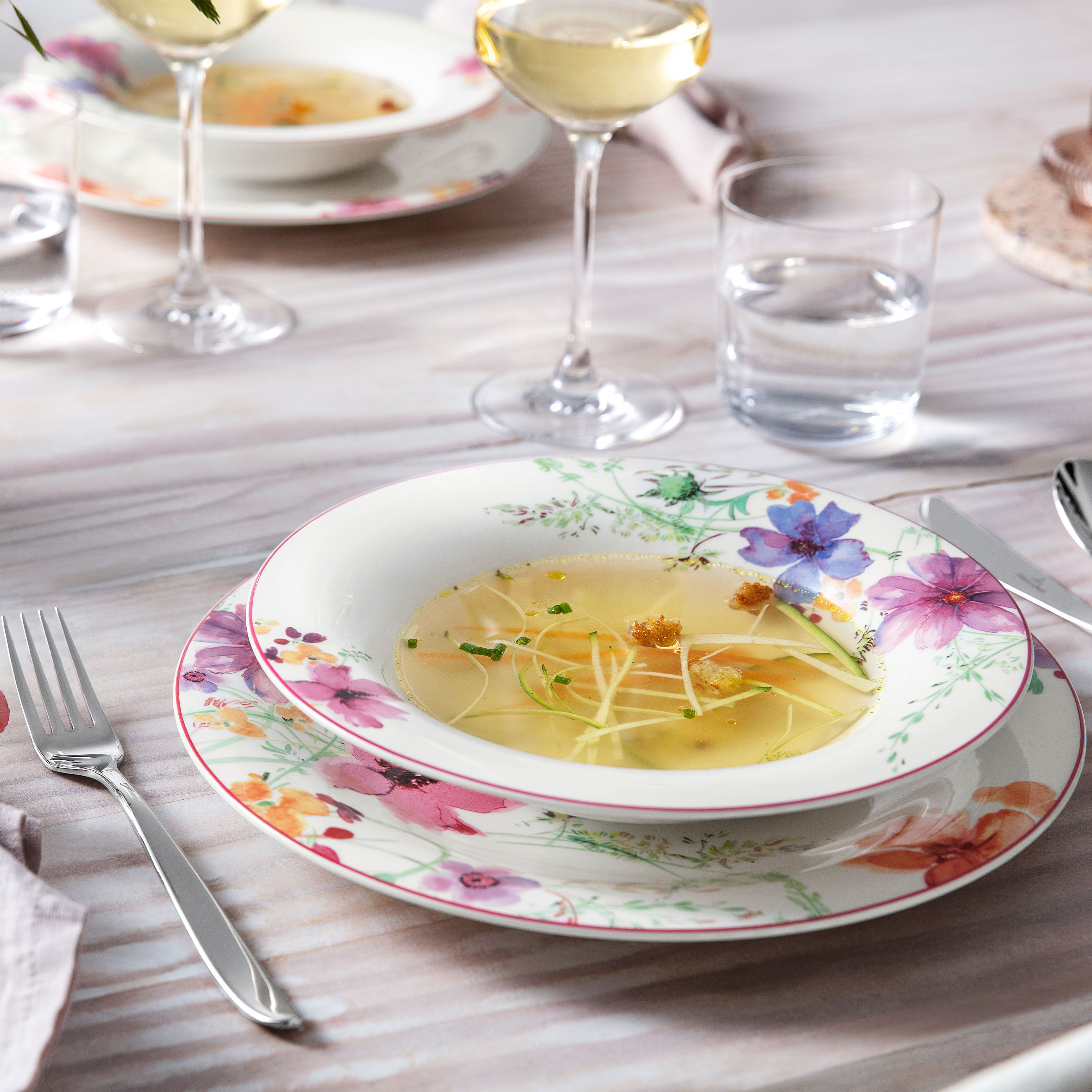 Mariefleur Dinner plate Multi-colored, 10.6'', Premium Porcelain