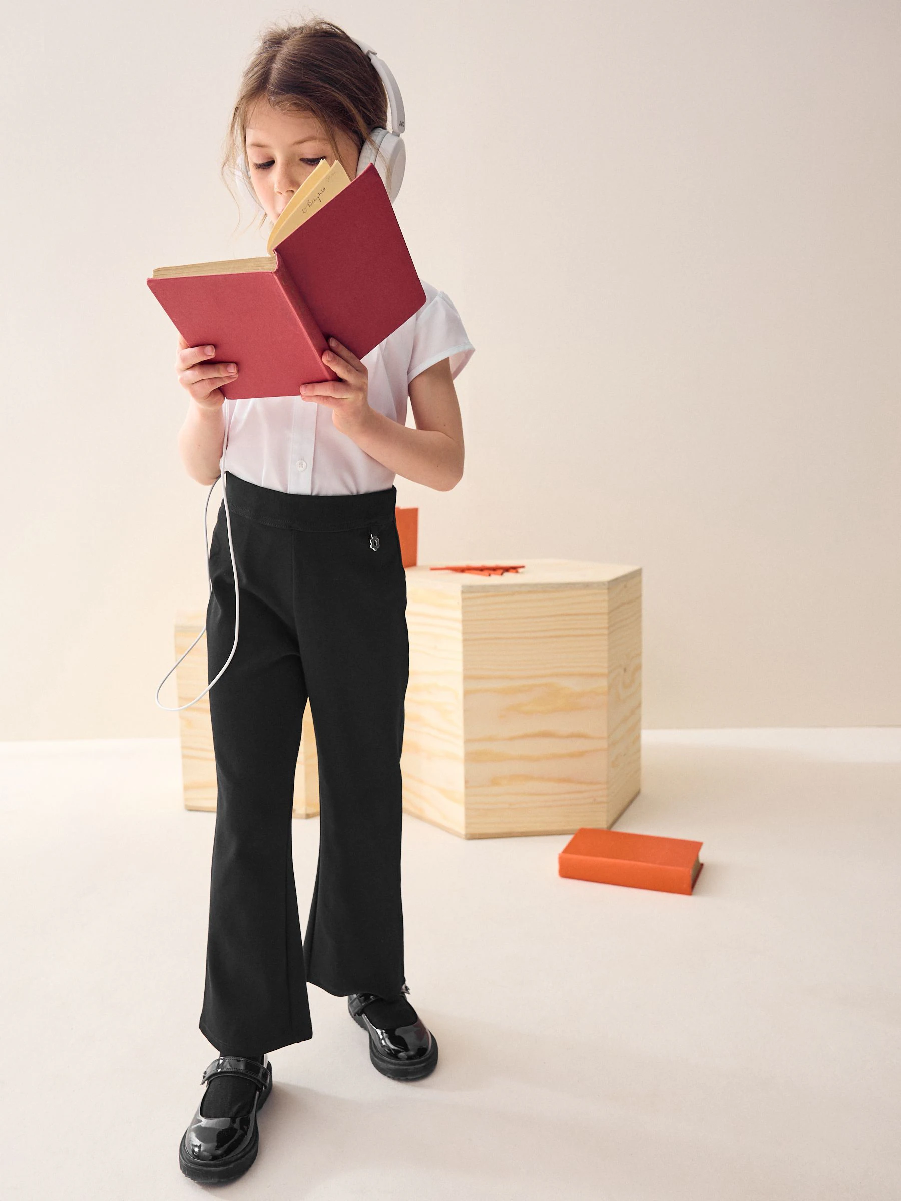 Zwart - Schoolbroek met hoog aandeel katoen, stretchy, bootcut en elastische tailleband (3 - 16 jr)