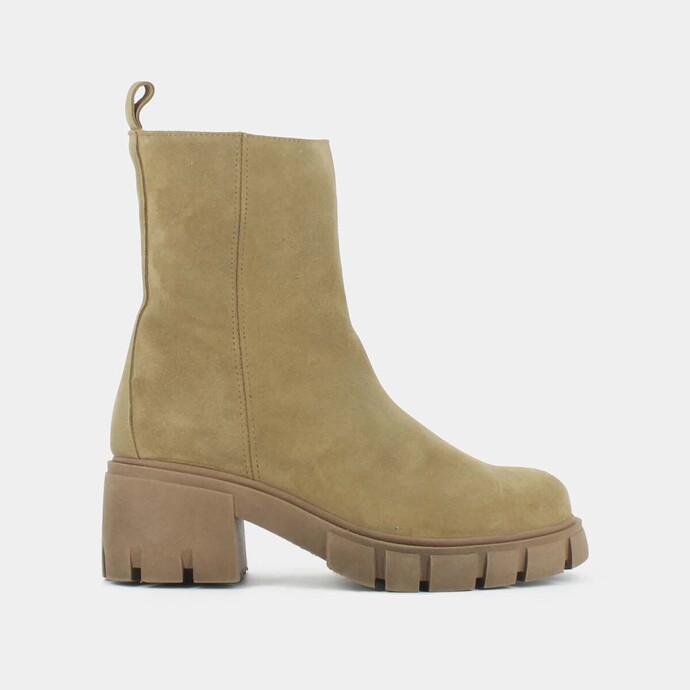 Bottines à talons et semelles crantées  en croute beige