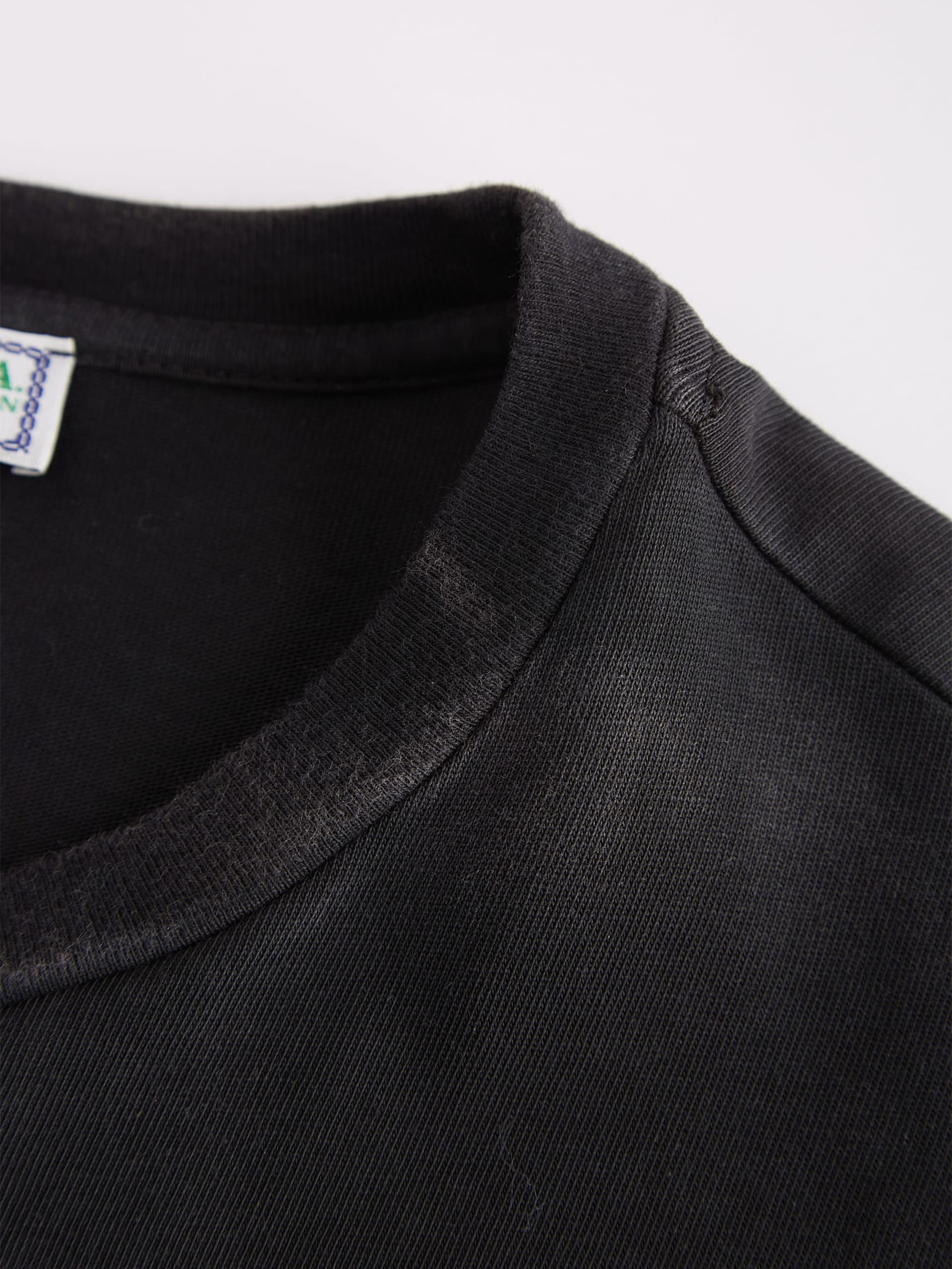 Camiseta com logo vintage