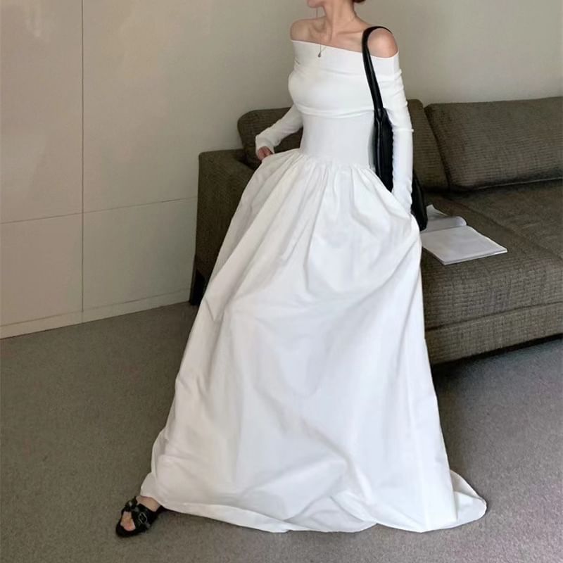 Everose - Lange mouwen off-shoulder maxi A-lijn jurk met geplooide panelen