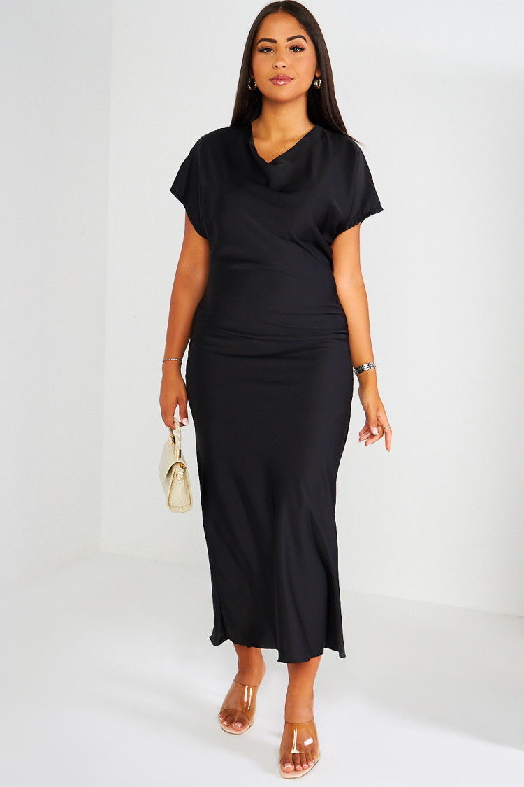 Robe noire longue satinée