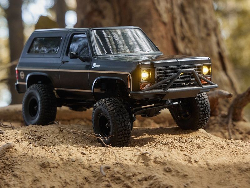 FMS Scale Crawler Chevrolet K5 Blazer PRO, Schwarz RTR, 1:2 Offiziell lizensierte Chevrolet K5 Blazer Pro im Massstab 1:24 mit 2-Gang-Getriebe