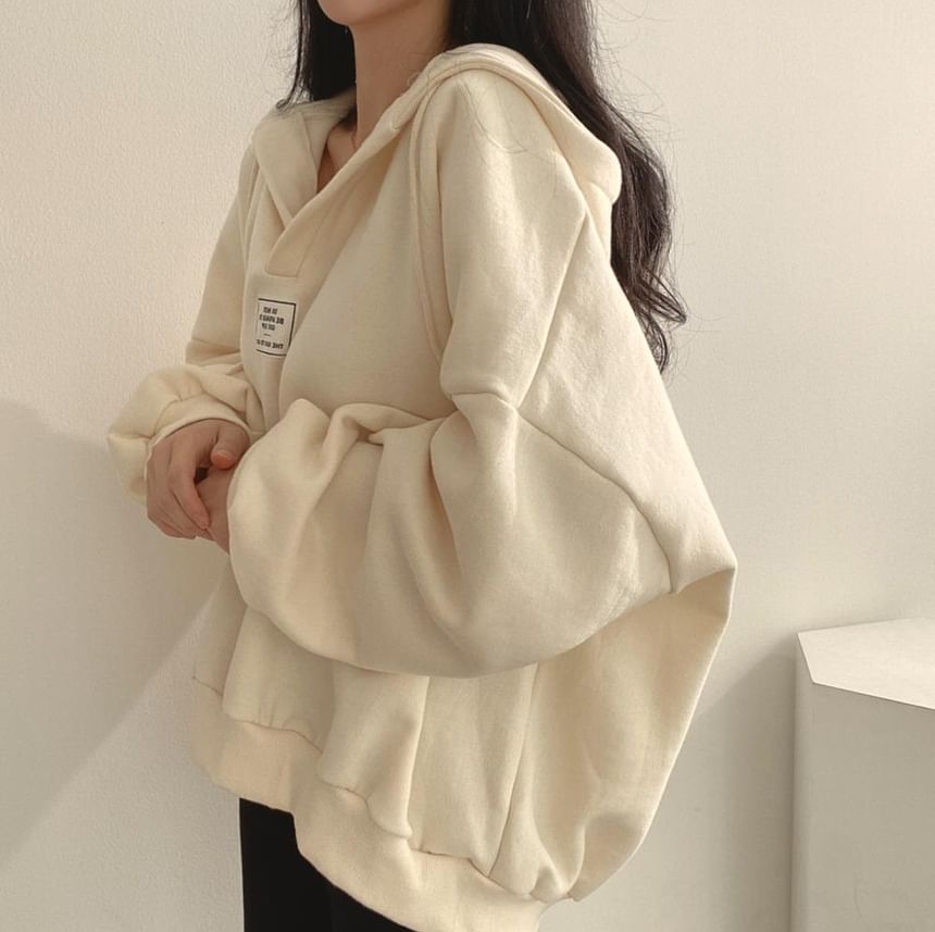 NENE - Hoodie met letters en applicaties