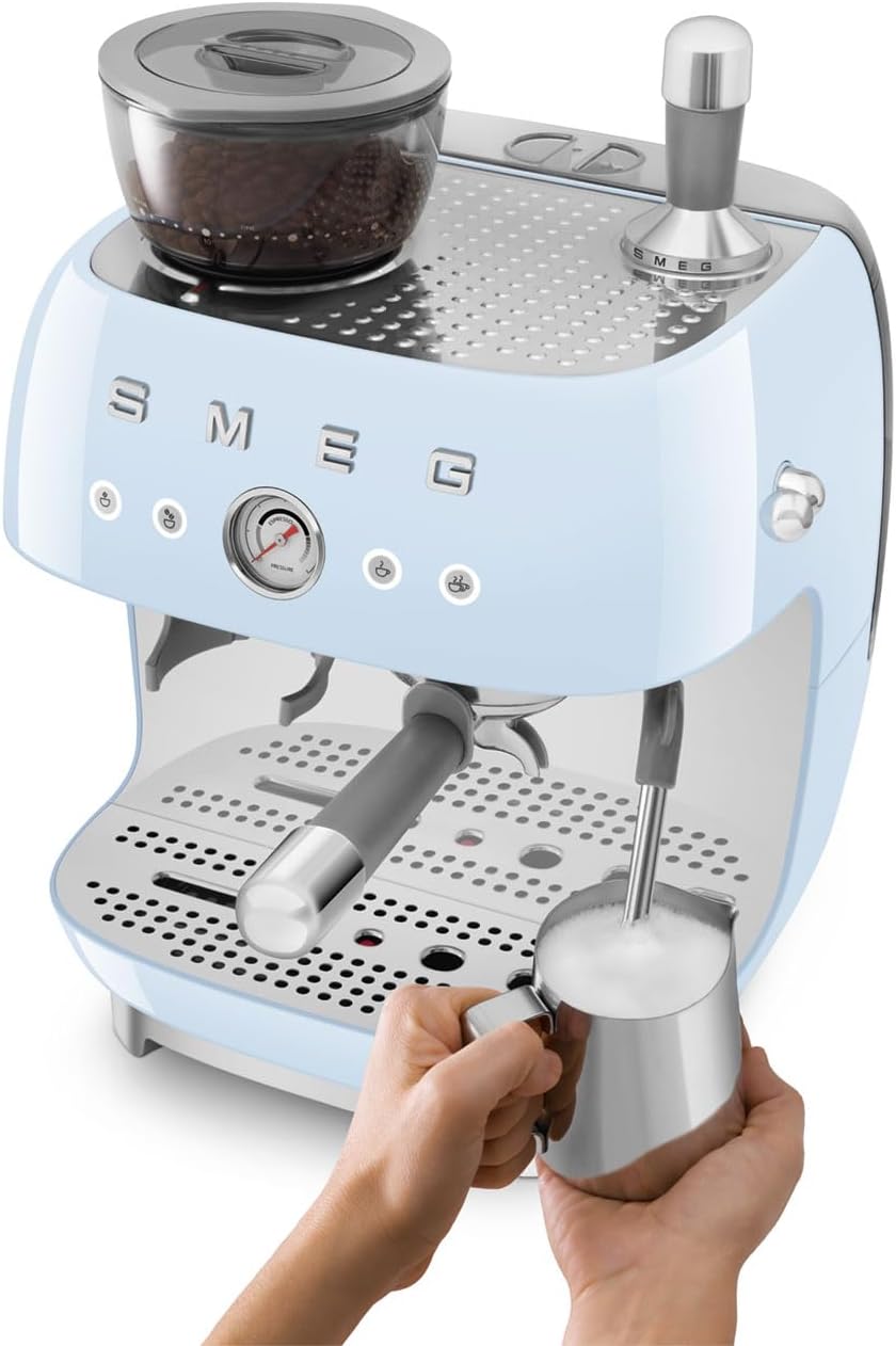 Smeg, Machine à Café Expresso Manuelle EGF03CREU, avec Broyeur à Grain Intégré, Thermoblock, 4 Niveaux de Température, Buse Vapeur et Manomètre, Réservoir 1 L, Dimensions Compactes, 1350W, Crème