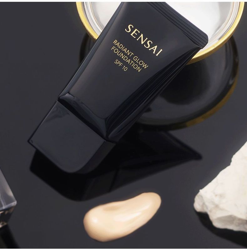 SENSAI - Radiant Glow Foundation - 30 ml -  Ochre Beige