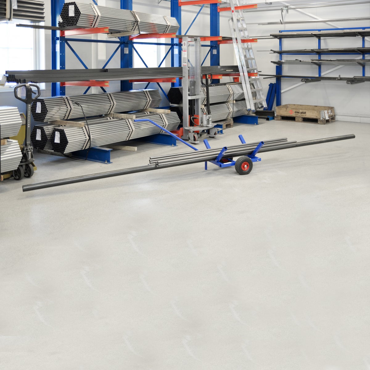 Kongamek lange goederenwagen in de kleur blauw 1600x600x750mm, lekvrij met een laadvermogen van 200kg