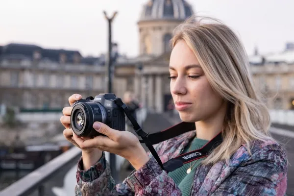 Canon EOS R8 - Digitalkamera - spejlløst - 24.2 MP - Full Frame - 4K / 60 fps - kun kamerahus - Wi-Fi, Bluetooth - sort