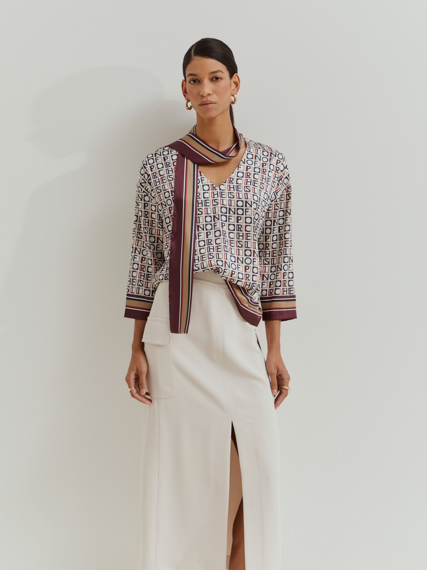 Blusa estampada com laçada