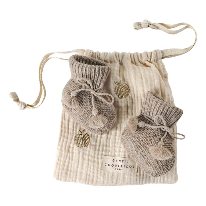 Gentil Coquelicot Chaussons en tricot et pochon brodé | Taupe