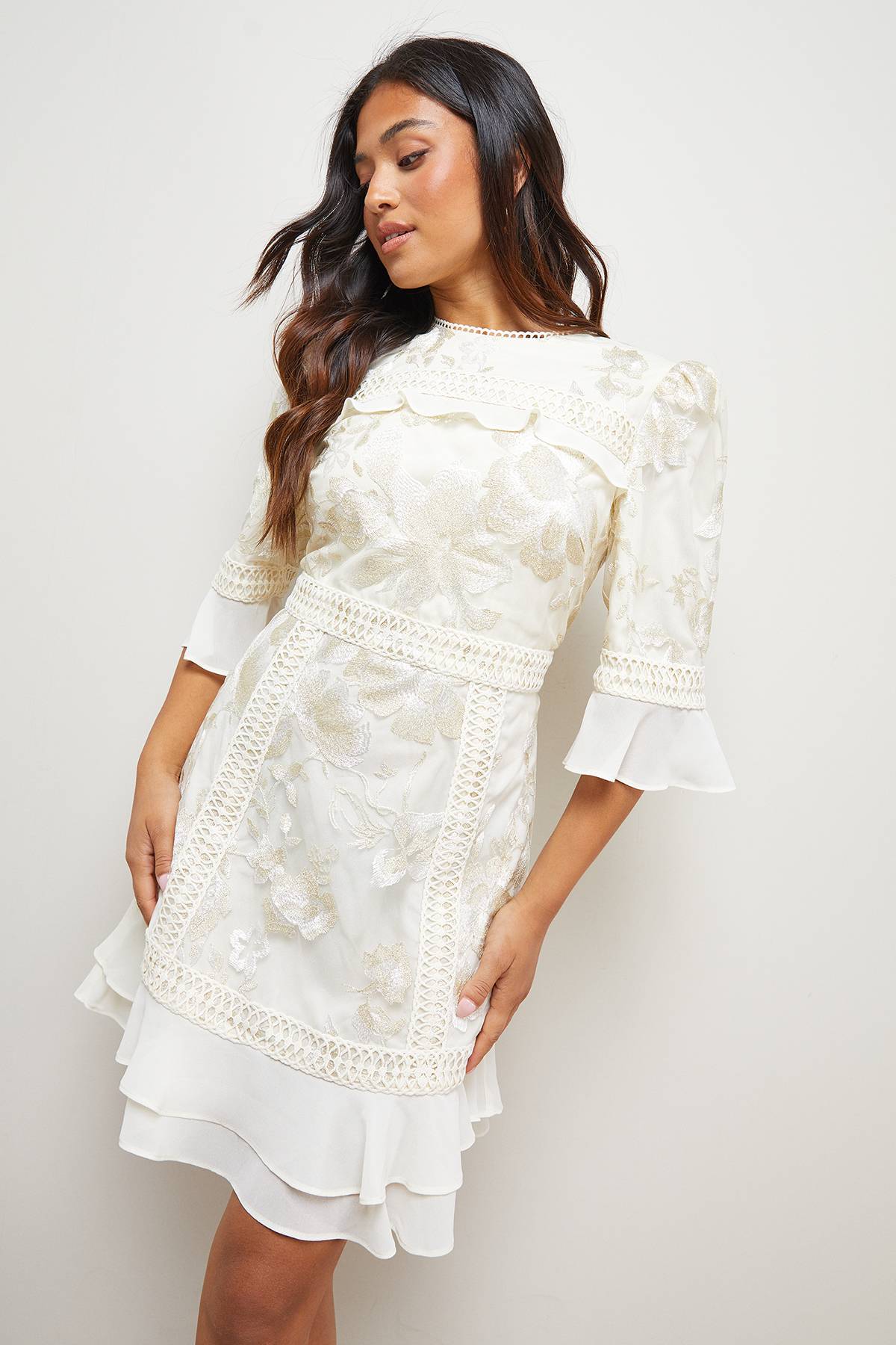 Oasis Robe Mini en Mousseline avec Volants et Panneau de Dentelle Petite
