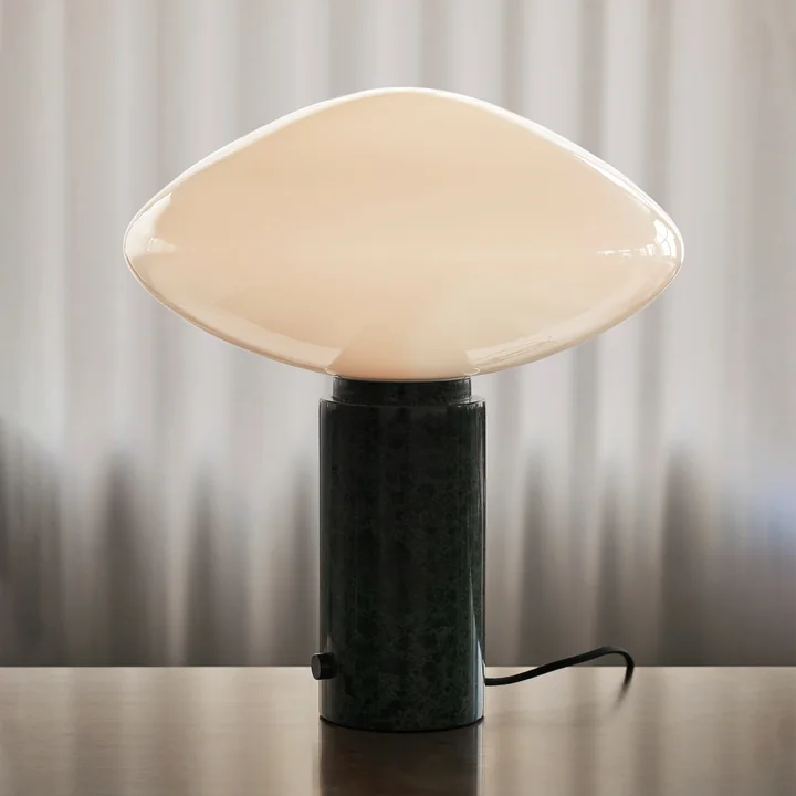 &Tradition - Mist AP17 Tischleuchte, matt weiss / Marmor grün (Guatemala verde)
