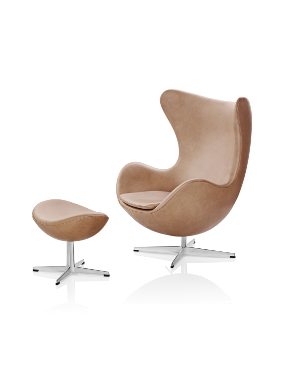 Fritz Hansen Egg Foot Stool voetenbank Grace Walnut, polished aluminium